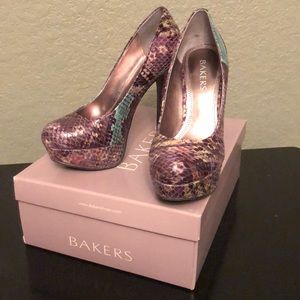 Bakers “Venom” size 5.5